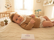 Cargar imagen en el visor de la galería, Conjunto lana color camel 3 a 12 meses | Canastilla