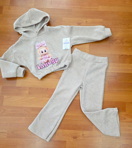 Conjunto "Labubuu" color arena/rosa de 4 a 14 años