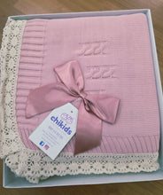 Cargar imagen en el visor de la galería, Toca de lana rosa empolvada  puntilla beig