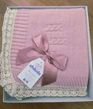 Cargar imagen en el visor de la galería, Toca de lana rosa empolvada  puntilla beig