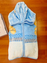 Cargar imagen en el visor de la galería, Baby sac / Saco dormir clasico que se transforma en manta "ositos" azul | Canastilla