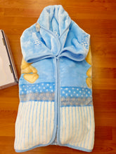 Cargar imagen en el visor de la galería, Baby sac / Saco dormir clasico que se transforma en manta "ositos" azul | Canastilla