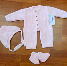 Cargar imagen en el visor de la galería, Conjunto lana , pelele+capota+patucos "Rosa" 0 a 6 meses | Canastilla
