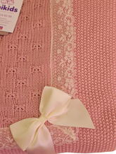 Cargar imagen en el visor de la galería, Toca lana encaje color rosa empolvado / nude | Canastilla