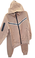 Cargar imagen en el visor de la galería, Chandal &quot;Mesiiiii&quot; 4 a 16 años camel