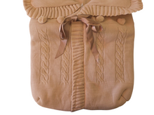 Cargar imagen en el visor de la galería, Saco de lana &quot;borlones&quot; camel