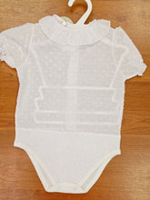 Cargar imagen en el visor de la galería, Body plumeti blanco 6 y 12 meses