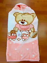 Cargar imagen en el visor de la galería, Baby sac / Saco dormir clasico que se transforma en manta "oso" rosa | Canastilla