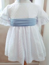 Cargar imagen en el visor de la galería, Vestido Plumeti "Leticia" celeste | Ceremonia Primavera Verano

Ref leticia