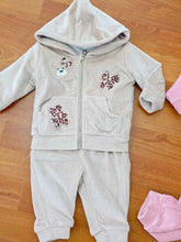 Cargar imagen en el visor de la galería, Conjunto 3 piezas "osito corazon" 1 a 12 meses