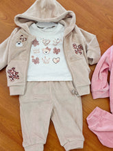 Cargar imagen en el visor de la galería, Conjunto 3 piezas "osito corazon" 1 a 12 meses