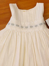 Cargar imagen en el visor de la galería, Vestido 2 a 12 años "Victoria"color verde empolvado con tul | Primavera verano