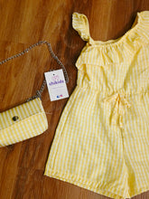 Cargar imagen en el visor de la galería, Mono y bolso vichy amarillo 2 a 12 años ref 2899