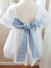 Cargar imagen en el visor de la galería, Vestido Plumeti "Leticia" celeste | Ceremonia Primavera Verano

Ref leticia