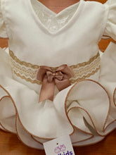 Cargar imagen en el visor de la galería, Vestido y braga Flamenca "Paquera" Blanco roto 3 a 12 meses