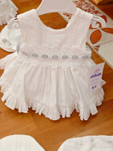 Cargar imagen en el visor de la galería, Jesusito+braga+capota "Victoria"3 a 24 meses Color verde empolvado | Primavera verano