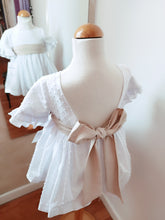 Cargar imagen en el visor de la galería, Vestido Plumeti "Leticia" topo-arena 2 a 12 años | Ceremonia Primavera Verano