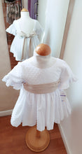 Cargar imagen en el visor de la galería, Vestido Plumeti "Leticia" topo-arena 2 a 12 años | Ceremonia Primavera Verano