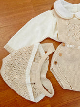 Cargar imagen en el visor de la galería, Conjunto Peto hilo 0 a 6 mes Arena  Primavera Verano
