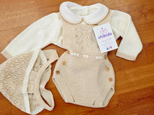 Cargar imagen en el visor de la galería, Conjunto Peto hilo 0 a 6 mes Arena  Primavera Verano
