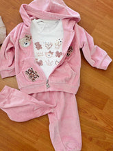 Cargar imagen en el visor de la galería, Conjunto 3 piezas "osito corazon" 1 a 12 meses
