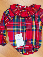 Cargar imagen en el visor de la galería, Pelele &quot;escoces&quot; rojo 1 a 36 meses