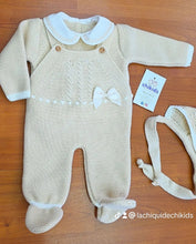 Cargar imagen en el visor de la galería, Conjunto lana peto largo 3 piezas 0 a 6 meses color Topo/marfil | Canastilla
