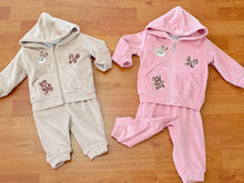 Cargar imagen en el visor de la galería, Conjunto 3 piezas "osito corazon" 1 a 12 meses