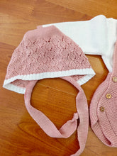 Cargar imagen en el visor de la galería, Conjunto Peto hilo 0 a 6 mes Rosa Palo | Primavera Verano