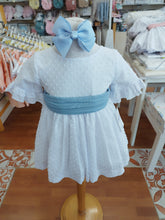 Cargar imagen en el visor de la galería, Vestido Plumeti "Leticia" celeste | Ceremonia Primavera Verano

Ref leticia