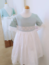 Cargar imagen en el visor de la galería, Vestido "Leonor" verde 2 a 12 años | Ceremonia Primavera Verano