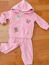 Cargar imagen en el visor de la galería, Conjunto 3 piezas "osito corazon" 1 a 12 meses