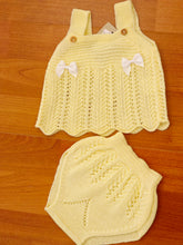 Cargar imagen en el visor de la galería, Conjunto "nube" hilo amarillo 0 y 3 meses ref 1884 | Canastilla Verano