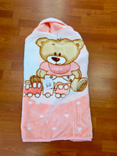 Cargar imagen en el visor de la galería, Baby sac / Saco dormir clasico que se transforma en manta "oso" rosa | Canastilla