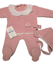 Cargar imagen en el visor de la galería, Conjunto lana 3 piezas &quot;1101&quot; de 00 a 3 meses color rosa empolvado | Canastilla
