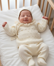 Cargar imagen en el visor de la galería, Conjunto hilo 0 a 6 mes crudo | Primavera Verano