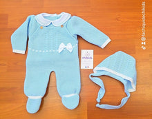 Cargar imagen en el visor de la galería, Conjunto lana peto largo 3 piezas 0 a 6 meses color celeste/blanco | Canastilla
