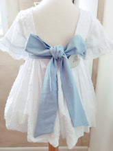 Cargar imagen en el visor de la galería, Vestido Plumeti "Leticia" celeste | Ceremonia Primavera Verano

Ref leticia