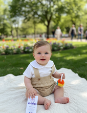 Cargar imagen en el visor de la galería, Conjunto hilo peto 1 a 6 meses camel | primavera verano