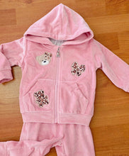 Cargar imagen en el visor de la galería, Conjunto 3 piezas "osito corazon" 1 a 12 meses