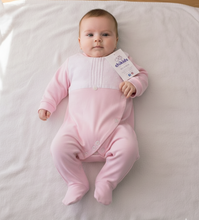 Cargar imagen en el visor de la galería, Pelele 'pecho plumeti" 0 a 6 mes rosa | Primavera verano