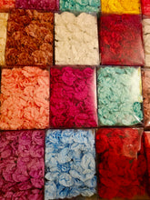 Cargar imagen en el visor de la galería, Flor flamenca pinza varioa colores