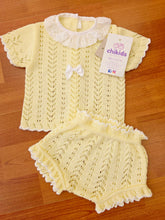 Cargar imagen en el visor de la galería, Conjunto hilo "Jazmin" amarillo 0 y 3 meses ref:1883 | Canastilla