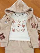 Cargar imagen en el visor de la galería, Conjunto 3 piezas "osito corazon" 1 a 12 meses