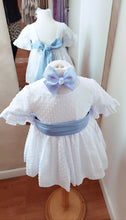 Cargar imagen en el visor de la galería, Vestido Plumeti "Leticia" celeste | Ceremonia Primavera Verano

Ref leticia