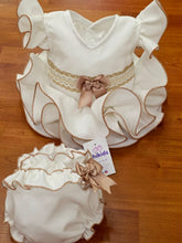 Cargar imagen en el visor de la galería, Vestido y braga Flamenca "Paquera" Blanco roto 3 a 12 meses