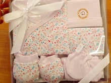 Cargar imagen en el visor de la galería, Set prenatal 5 piezas " Pétalos flores rosas"  | "Interbaby"  Canastilla