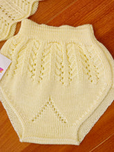 Cargar imagen en el visor de la galería, Conjunto "nube" hilo amarillo 0 y 3 meses ref 1884 | Canastilla Verano
