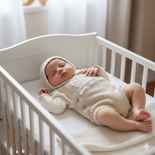 Cargar imagen en el visor de la galería, Conjunto Peto hilo 0 a 6 mes Arena  Primavera Verano