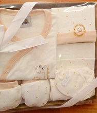 Cargar imagen en el visor de la galería, Set prenatal 5 piezas " Dinosaurio blanco beige "  | "Interbaby"  Canastilla